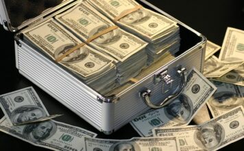 Ile zarabia kierownik ds finansowych?
