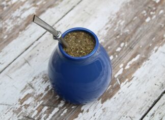 Czy yerba ma więcej kofeiny od kawy?