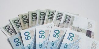 Ile zarabia się po finansach i rachunkowości?